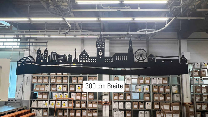 Skyline Straubing Wandbild aus Stahl mit schwarzer Pulverbeschichtung – modernes Design in 300 cm Breite