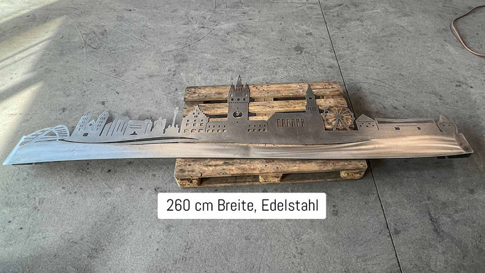 Große Skyline Straubing aus Metall 260 cm breit – individuelle Sonderanfertigung für Innen- und Außenbereich